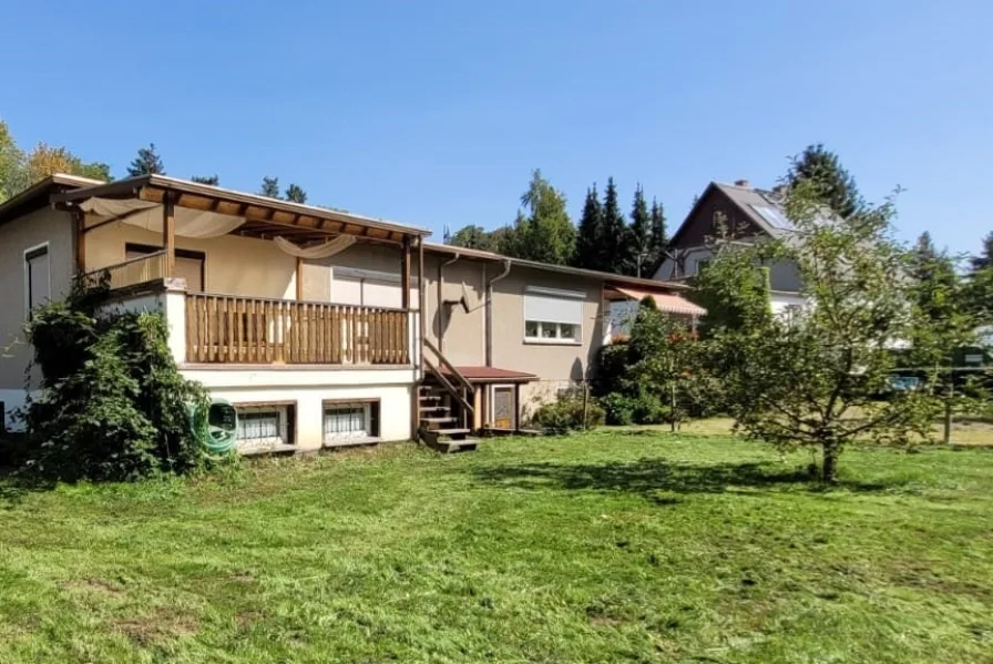 Außenansicht - Haus kaufen in Glauchau - Doppelhaushälfte im Bungalowstil - Glauchau
