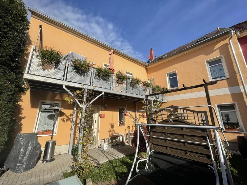 Hofansicht des Balkones - Haus kaufen in Crimmitschau - Hier wird eine Wunderschöne 4- Zimmerwohnung frei