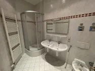 moderne Bäder mit Wanne/Dusche