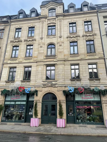 Straßenansicht - Haus kaufen in Zwickau - Denkmalgeschütztes Renditeobjekt mit Lift und Stellplätzen in Innenstadtlage