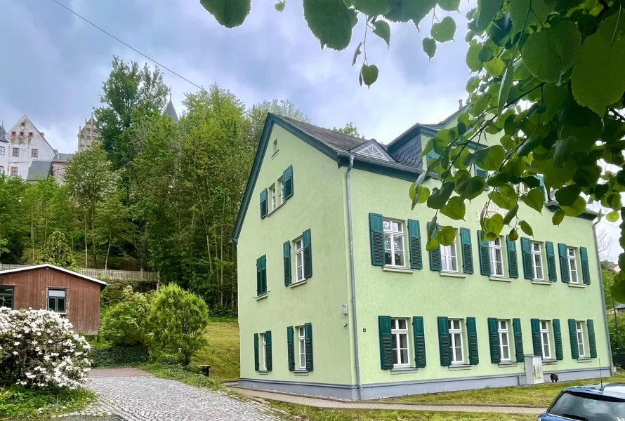 Außen Schlossblick - Wohnung mieten in Schwarzenberg - Neu sanierte Erdgeschosswohnung unterhalb vom Schloss Schwarzenberg