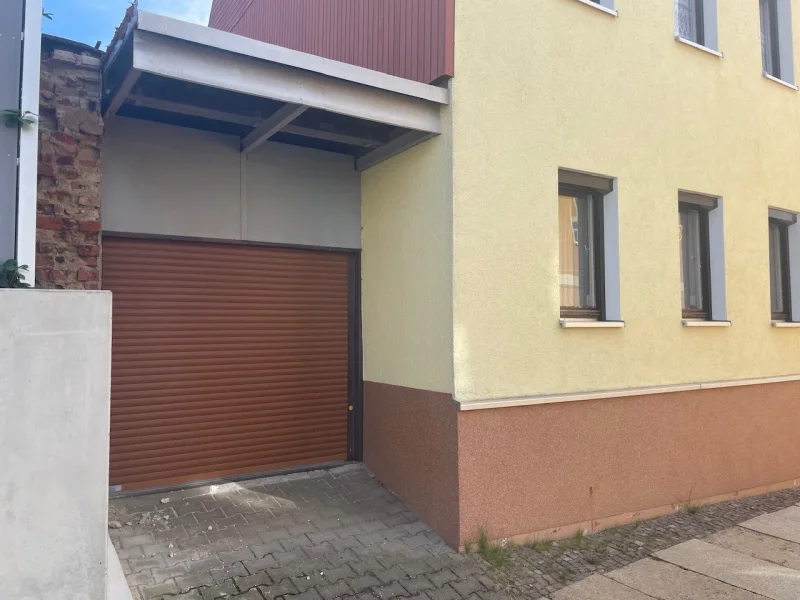 Außenansicht / Garage