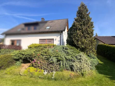 Ansicht vom Garten - Wohnung kaufen in Amtsberg - Wohneigentum mit herrlichem Erzgebirgsblick