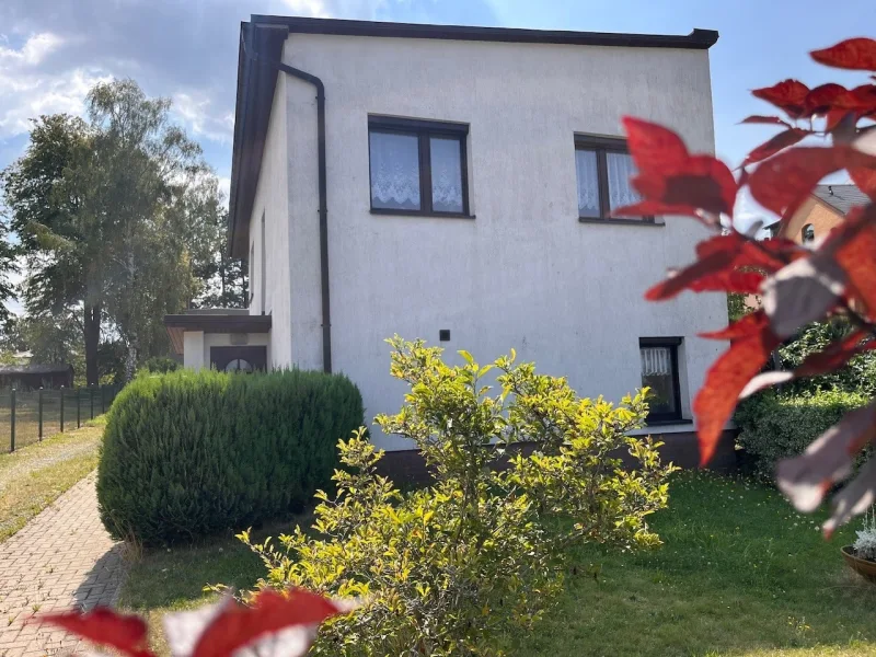 Vorderansicht - Haus kaufen in Limbach-Oberfrohna - Ein-/Zweifamilienhaus in Limbach-Oberfrohna