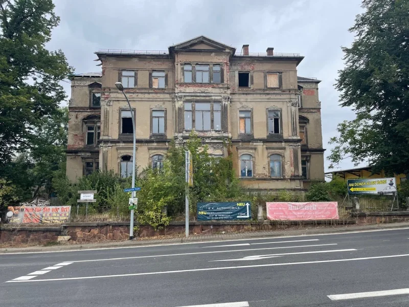 Außenansicht - Haus kaufen in Döbeln - Denkmalgeschütze Villa - mit enormen Investitionsbedarf 