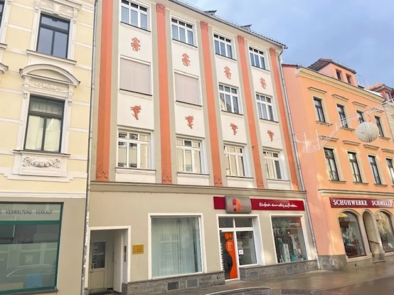 Straßenansicht 1. OG rechts - Wohnung mieten in Zwickau - Kleine 3 Raumwohnung mit Balkon