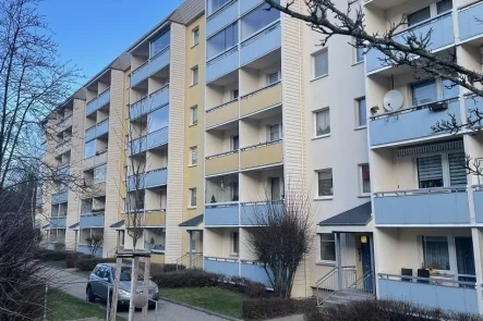 Außen Vorderseite_1 - Wohnung kaufen in Zwönitz - Sonnige 4-Raum Wohnung in Mitten von Zwönitz