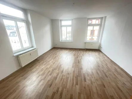 helles Wohnzimmer - Wohnung mieten in Zwickau - Helle Zweiraum mit Balkon