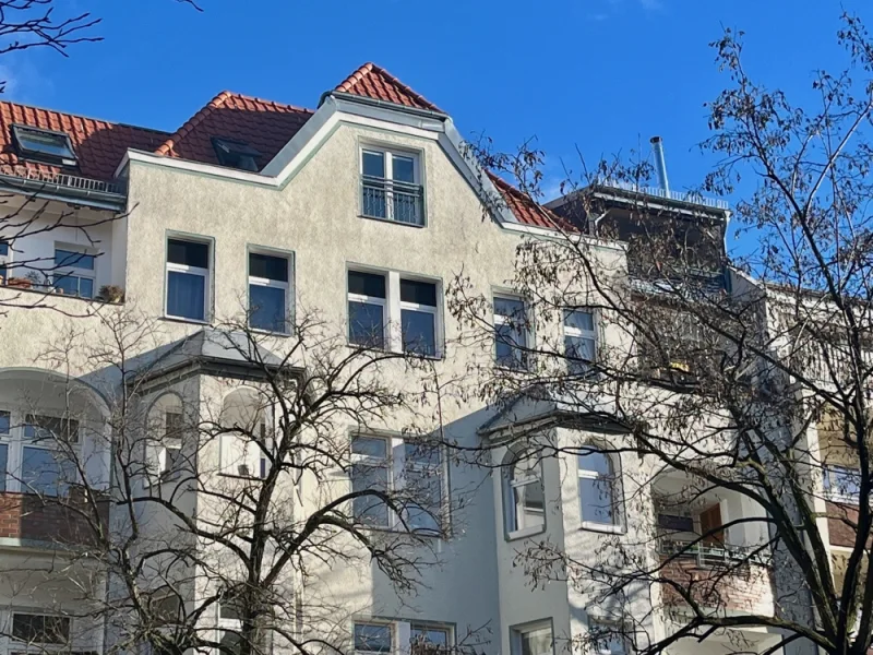 Straßenansicht - Wohnung kaufen in Berlin - Verkauft: Wohntraum über den Dächern von Berlin mit Dachterrasse, Kamin und Klimaanlage!
