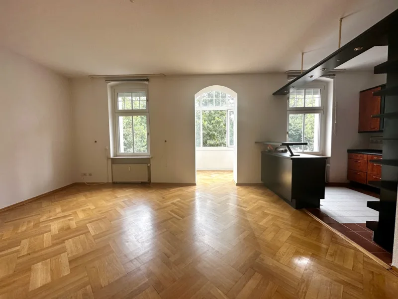 Wohnzimmer - Wohnung kaufen in Berlin - Verkauft: Charmante, helle Altbauwohnung mit Wintergarten und in der Bruno-Wille-Straße!