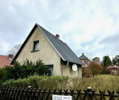 Straßenansicht - Haus kaufen in Königs Wusterhausen/Wernsdorf - Verkauft: Haus (fast) am See - mit Erweiterungspotential!