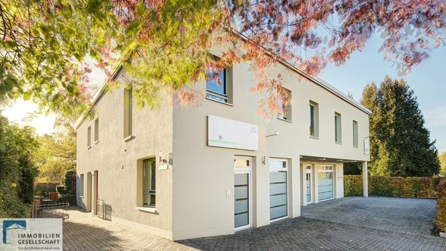 Ansicht Straßenseite - Haus kaufen in Hachenburg - Individuelles Stadthaus! Modern Wohnen in attraktiver Wohnlage von Hachenburg! 