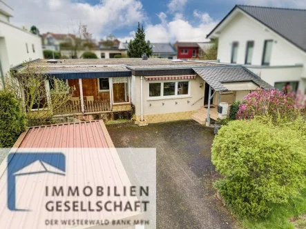 Straßenansicht - Haus kaufen in Wirges - Bungalow sucht kreative Selbermacher