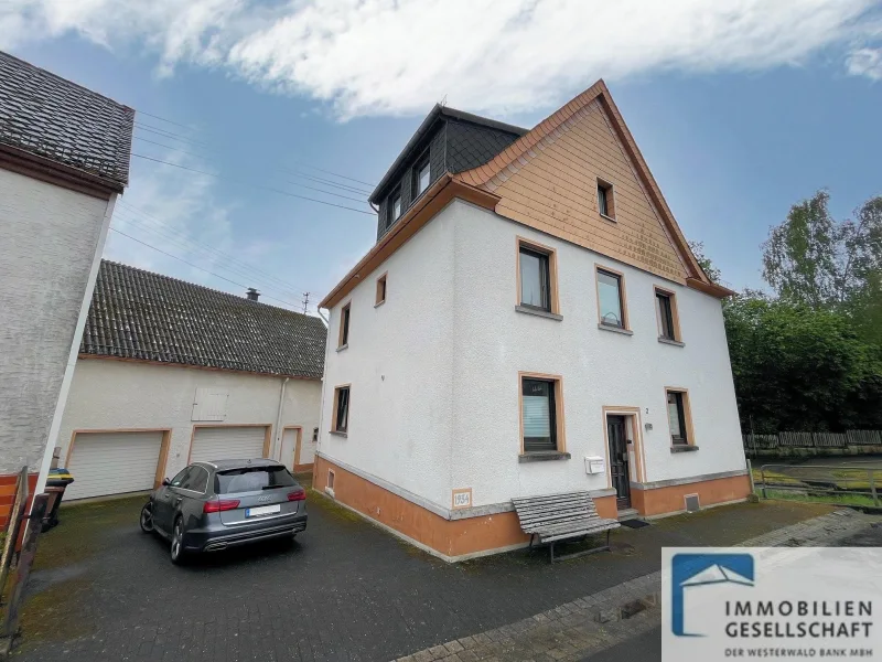 Straßenansicht - Haus kaufen in Freilingen - Modernisiertes Wohnhaus mit großzügigem Nebengebäude in Freilingen!