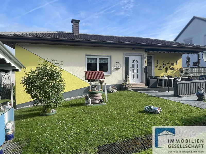  - Haus kaufen in Hachenburg - Wohnhaus in Bungalow-Stil mit Einliegerwohnung in begehrter Lage von Hachenburg! 