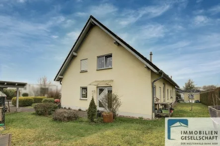 Seitenansicht - Haus kaufen in Herschbach - Vermietete Doppelhaushälfte in schöner Wohnlage von Herschbach!