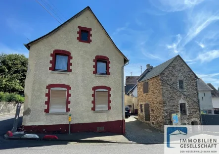 Frontansicht - Haus kaufen in Alsbach - Altes Bauernhaus mit Scheune sucht Selbermacher und Alleskönner!