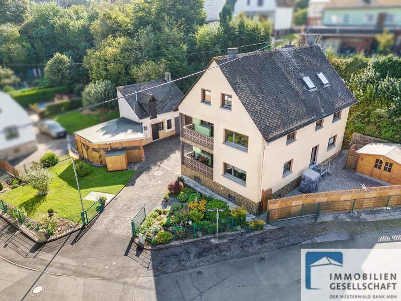 Luftaufnahme - Haus kaufen in Montabaur - Top gepflegtes Ein- bis Zweifamilienhaus in gefragter Wohnlage nähe Montabaur!