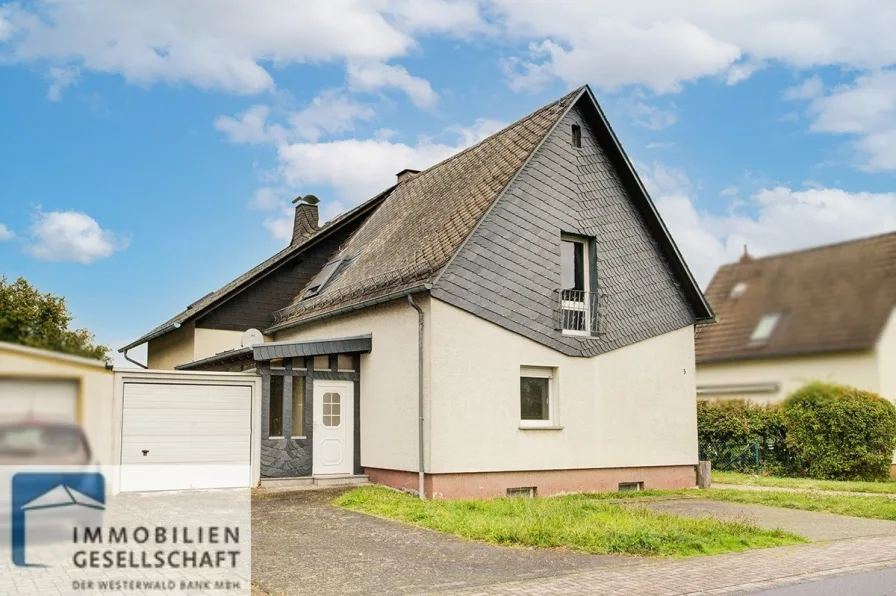 Ansicht Straße - Haus kaufen in Höhr-Grenzhausen - Viel Platz im Haus und ein großer Garten