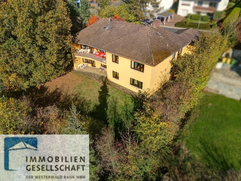 Luftaufnahme - Haus kaufen in Montabaur - Besonderes Wohnhaus für eine große Familie - zwei Generationen oder zum Vermieten