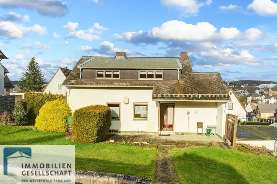 Ansicht von Süden - Haus kaufen in Höhr-Grenzhausen - Traumhaus für Gartenliebhaber