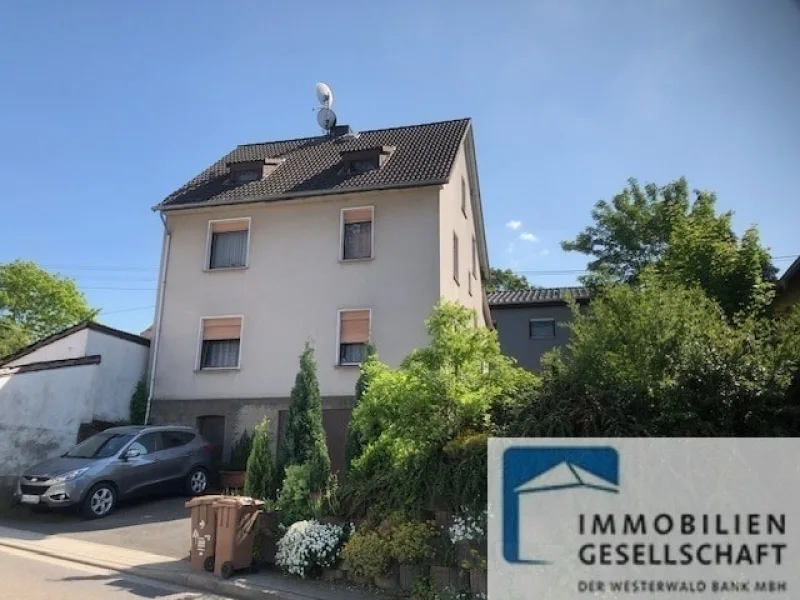 Straßenansicht - Haus kaufen in Ransbach-Baumbach - Haus für "Selbermacher" in zentraler Lage