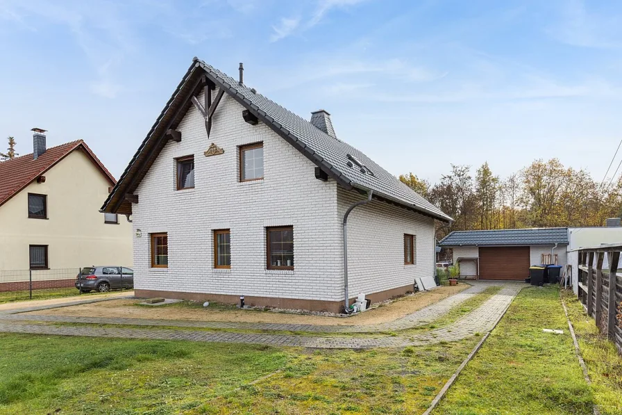 Frontansicht mit Garage