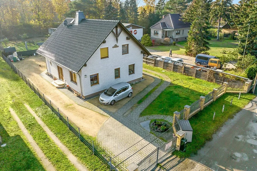 Drohnenbild - Haus kaufen in Oranienburg - Hübsches Einfamilienhaus mit Garage auf großem Pachtgrundstück