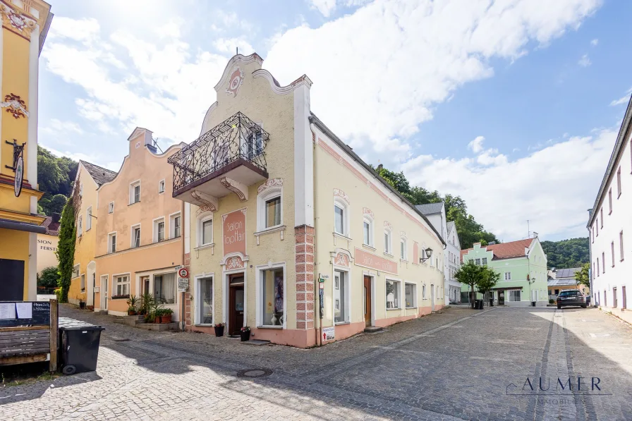 Vorderansicht - Zinshaus/Renditeobjekt kaufen in Riedenburg - Historisches Juwel im Herzen von Riedenburg: Ein Wohn- & Geschäftshaus mit Geschichte