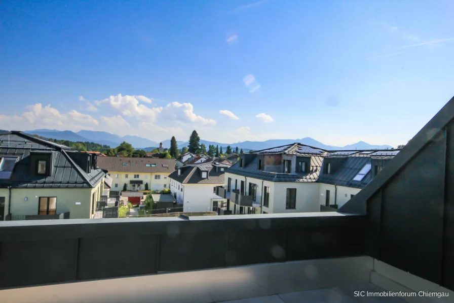 Original-Ausblick-Bergblick! Whg. 85 - Wohnung kaufen in Traunstein - **NEUBAU** Rarität! 5 Zimmer-Dachterrassenwohnung/Penthouse mit Bergblick über die Dächer! KfW 40+