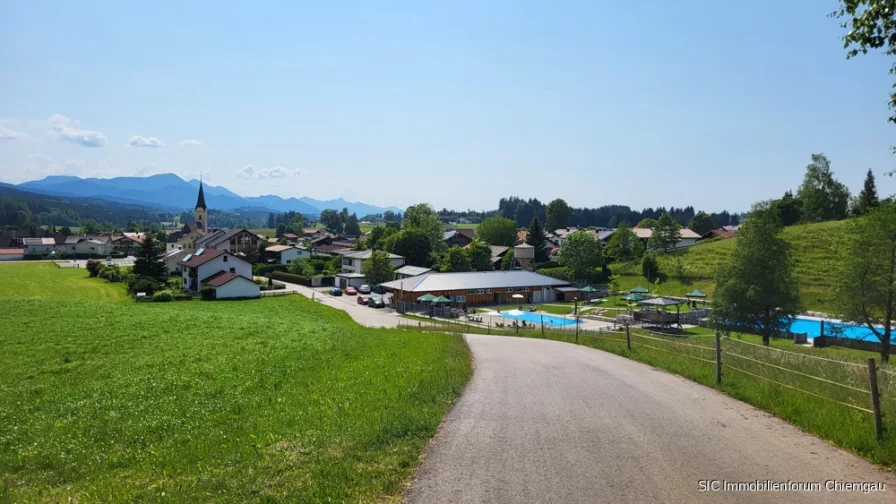 Schwimmbad in unmittelbarer Nähe