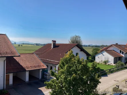 Ausblick-Bergblick - Wohnung kaufen in Feichten an der Alz - Freier Blick! Gute Raumeinteilung! 2 Zi.-Dachgeschosswohnung mit  Südbalkon mit Bergblick