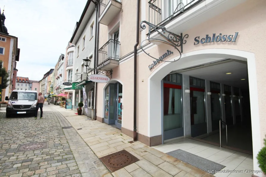 Eingang Passage - Büro/Praxis mieten in Traunstein - Büro-Praxisflächen im "Schaumburger Schlössl" in zentraler Lage von Traunstein!