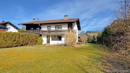 Ansicht - Haus kaufen in Vachendorf - Doppelhaushälfte in Vachendorf mit großzügigem Garten.