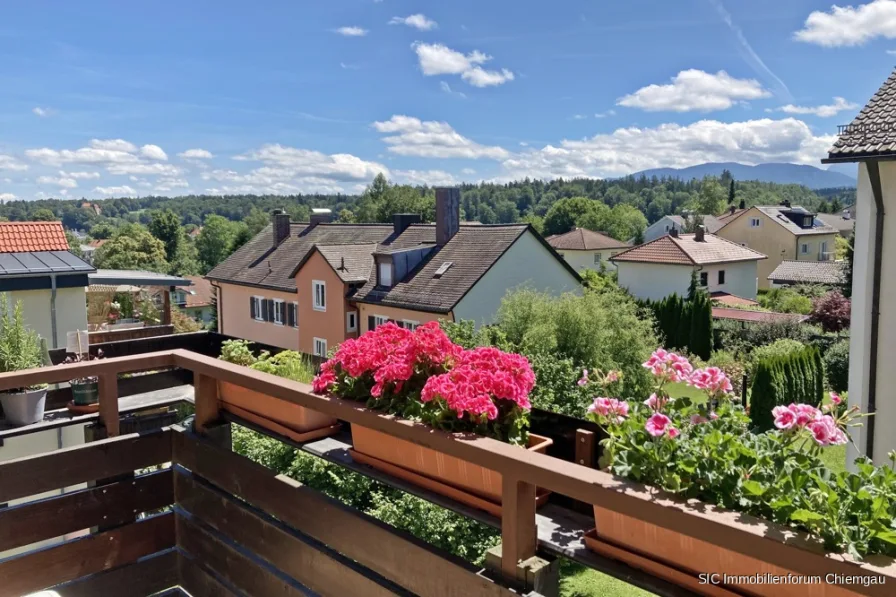 Ausblick Balkon - Wohnung kaufen in Traunstein - Sorgenfrei Geld anlegen! 2 Zi.-Wohnung mit Nießbrauch in bester Wohnlage "Wartberghöhe" Traunstein