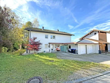 Ansicht - Haus kaufen in Traunstein / Kammer - 2 Familien - oder Generationenhaus mit großzügigem Gartenin Kammer bei Traunstein