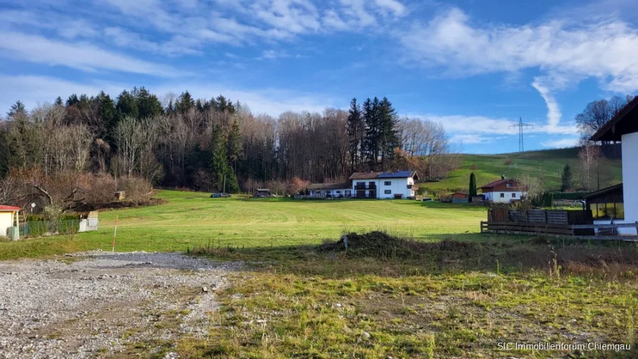 Baugrundstück - Grundstück kaufen in Traunstein - Stadtrand !Baugrundstück mit freiem Blick, bebaubar mit einem Einfamilienhaus oder Doppelhaus