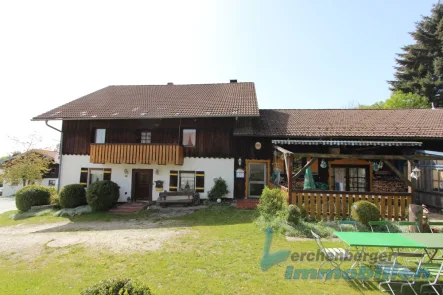 Ansicht - Haus kaufen in Schöllnach - *** Tolles Wohnhaus mit vielseitig nutzbarer Gaststube in Höhenlage Nähe Langfurth/Schöllnach ***