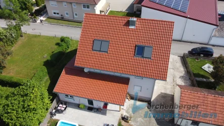 Drohnenbild 1 - Haus kaufen in Wallersdorf - IMMOBILIEN LERCHENBERGER: Komplett saniertes Zweifamilienhaus in zentraler Lage von Wallersdorf