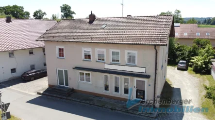 Ansicht - Haus kaufen in Osterhofen - *** Wohn- und Geschäftshaus Nähe Osterhofen ***