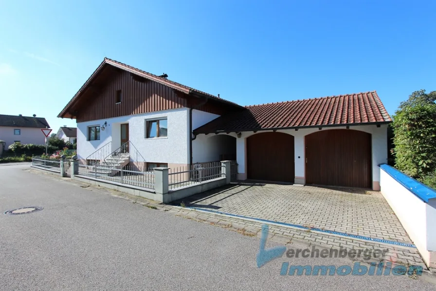Ansicht - Haus kaufen in Wallersdorf - *** Gepflegtes Einfamilienhaus in Wallersdorf ***