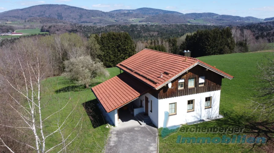 Ansicht - Haus kaufen in Schöllnach - *** Einfamilienhaus in Top-Randlage mit Aussicht in den bayerischen Wald ***
