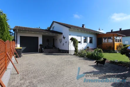 Ansicht - Haus kaufen in Wallersdorf / Altenbuch - ** Tolles Familiendomizil in ruhiger Lage von Altenbuch Nähe Straßkirchen **