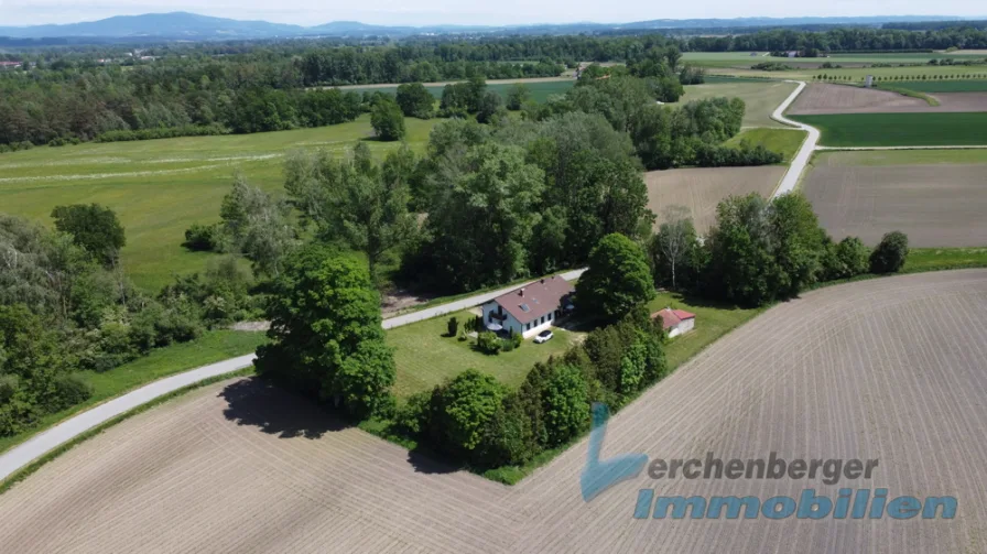 Ansicht - Haus kaufen in Moos - *** Anwesen in ruhiger Alleinlage Nähe Plattling ***