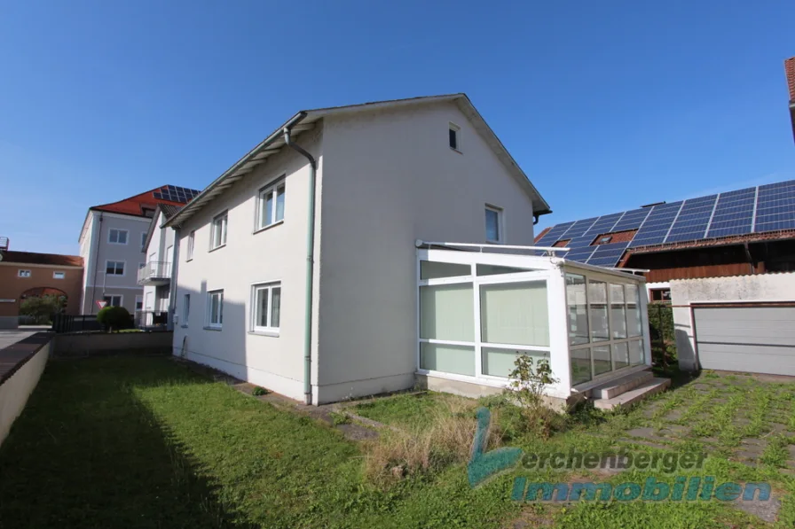 Ansicht - Haus kaufen in Plattling - *** Einfamilienhaus mit Wintergarten in zentrumsnaher Lage von Plattling ***