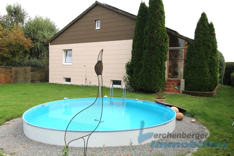 Garten mit Pool.jpg