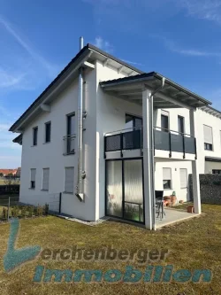 Hausansicht.jpg - Wohnung mieten in Eichendorf - ***Traumhafte 3-Zimmerwohnung mit Balkon und Garten zur Miete***