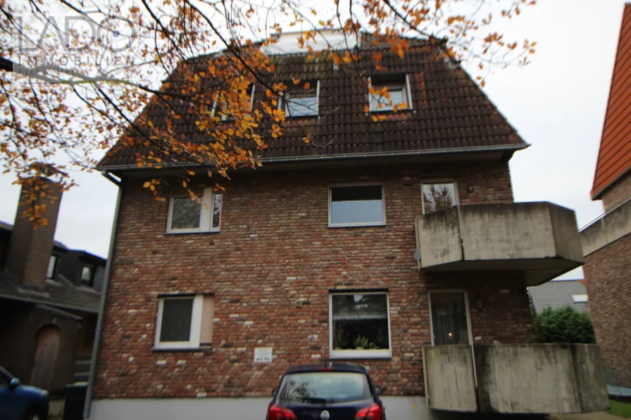 Frontansicht - Wohnung kaufen in Eschweiler / Weisweiler - LADO bietet: 2-Zimmer DG-Wohnung im 6FH mit 2 Balkone und Stellplatz...!