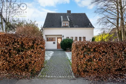 Front 1 - Haus kaufen in Eschweiler / Nothberg - LADO bietet: Altbau freist. EFH mit Garage, Keller und Garten...!