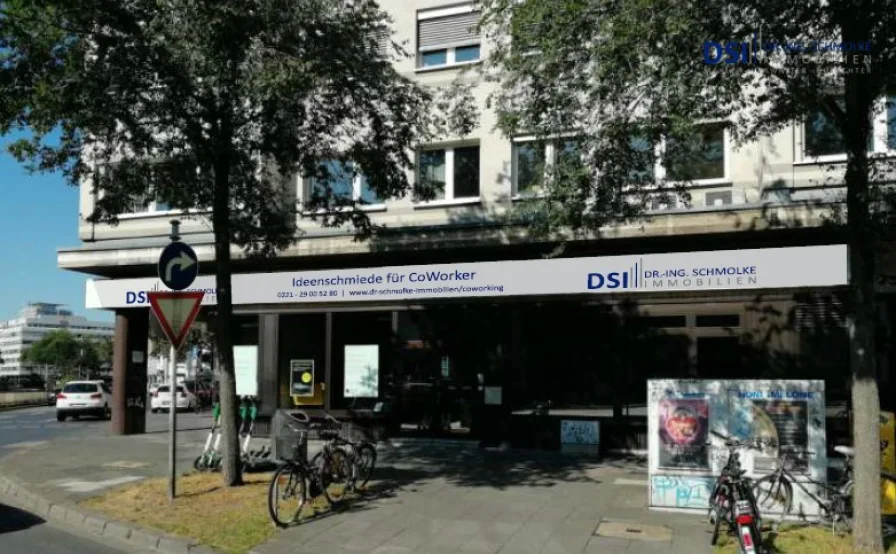 DSI - Außenansicht mit Werbebanner